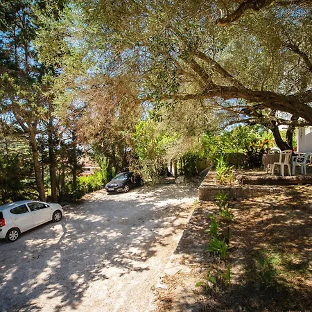 Anneta בית הארחה 4*