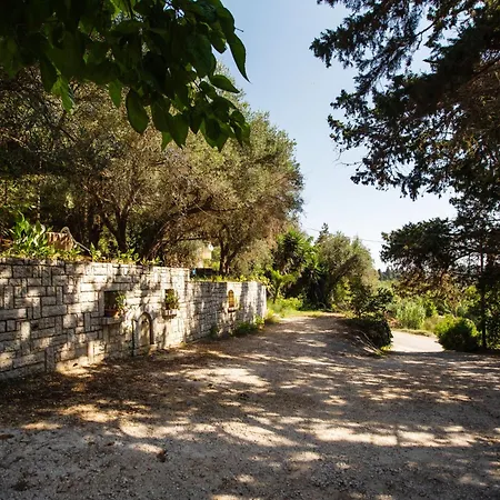 בית הארחה Anneta