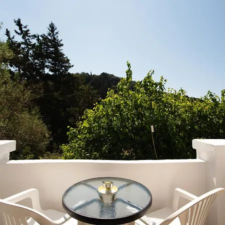 Anneta בית הארחה 4*