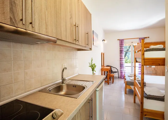 בית הארחה Anneta 4*